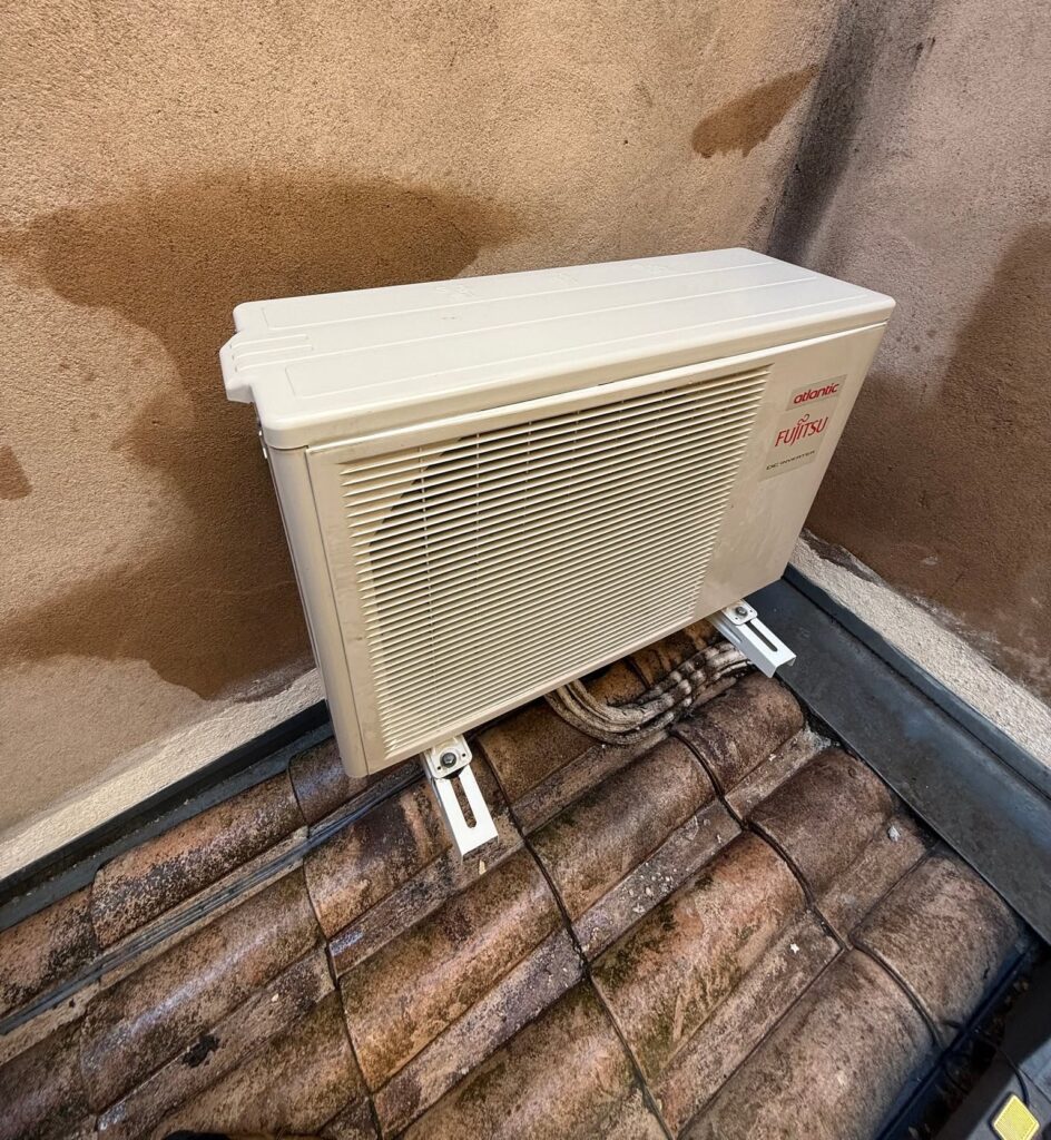Unité Atlantic Fujitsu DC Inverter extérieure, après l'entretien.